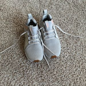 Puma sneakers Sz 8.5